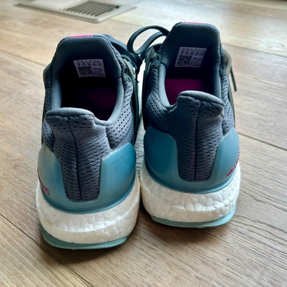 Adidas Ultraboosts 1.0 in grey, pink, and blue - Picture 4 of 7
